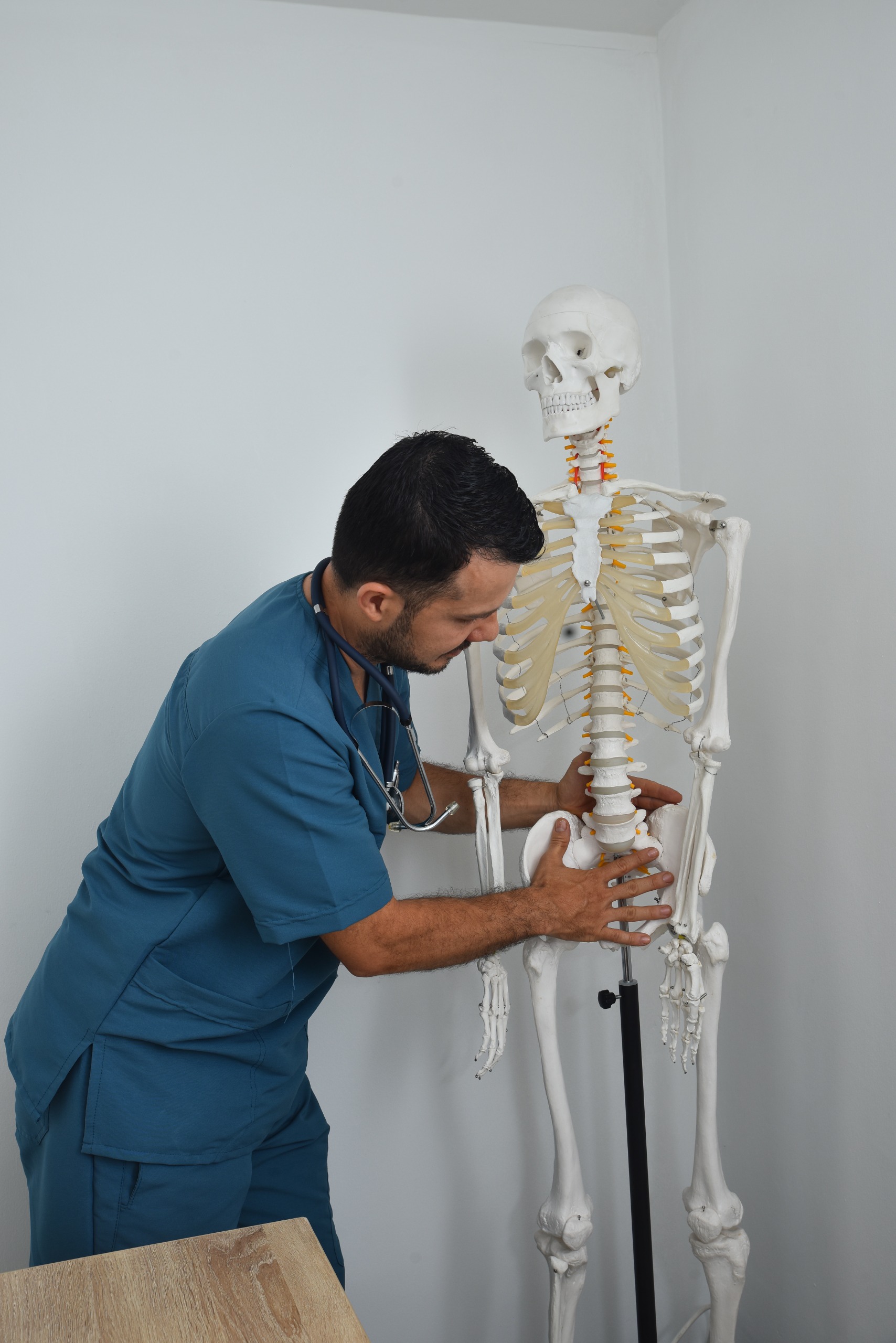Jader Aristizábal - Fisioterapeuta en consulta